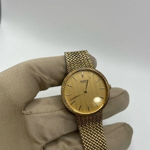 Vintage Gorgeous Women's Seiko Quartz with an amazing Design